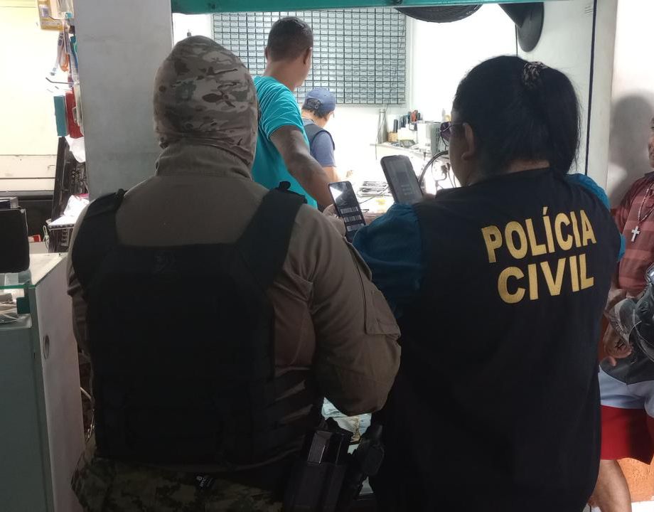Operação RecuperaFone 5: Mais cinco pessoas são presas e 109 aparelhos celulares são apreendidos na zona norte de Manaus 3 OPERACAO RECUPERAFONE BAIRRO MANOA FOTOS KAROL NASCIMENTO SSP AM 1