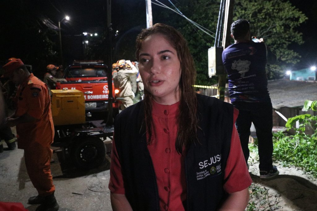 Órgãos do Governo do Amazonas atuam no atendimento às ocorrências da chuva desta quarta-feira 15 Orgaos do Governo do Amazonas atuam no atendimento as ocorrencias da chuva desta quarta feira 10 Secretaria executiva de Direitos Humanos Gabriella Campezatto foto Mauro Neto Sec 1024x683 1