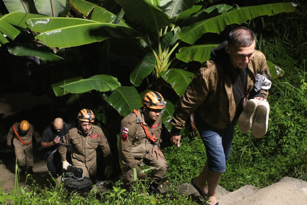 Órgãos do Governo do Amazonas atuam no atendimento às ocorrências da chuva desta quarta-feira 11 Orgaos do Governo do Amazonas atuam no atendimento as ocorrencias da chuva desta quarta feira 9 foto Mauro Neto Secom 1024x683 1