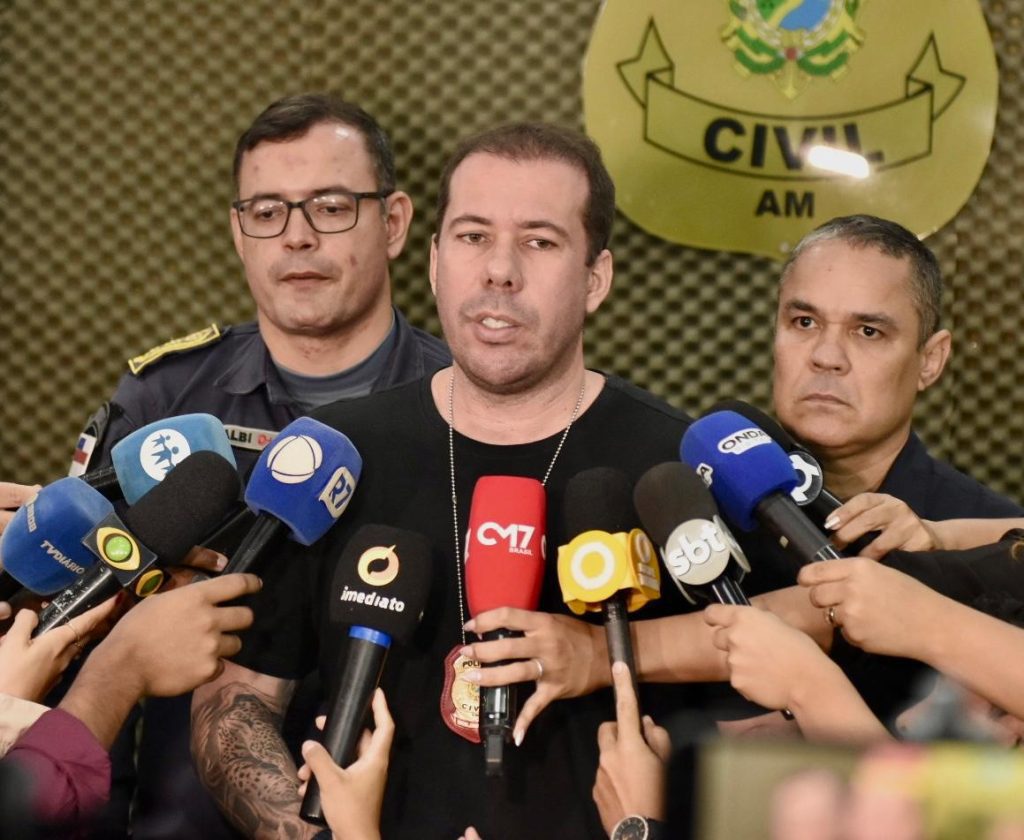 Em Anori, PC-AM e PMAM prendem dupla e apreendem cerca de uma tonelada de drogas avaliadas em R$ 10 milhões 10 PC AM DELEGADO GERAL BRUNO FRAGA FOTO ERLON RODRIGUES 1024x840 1
