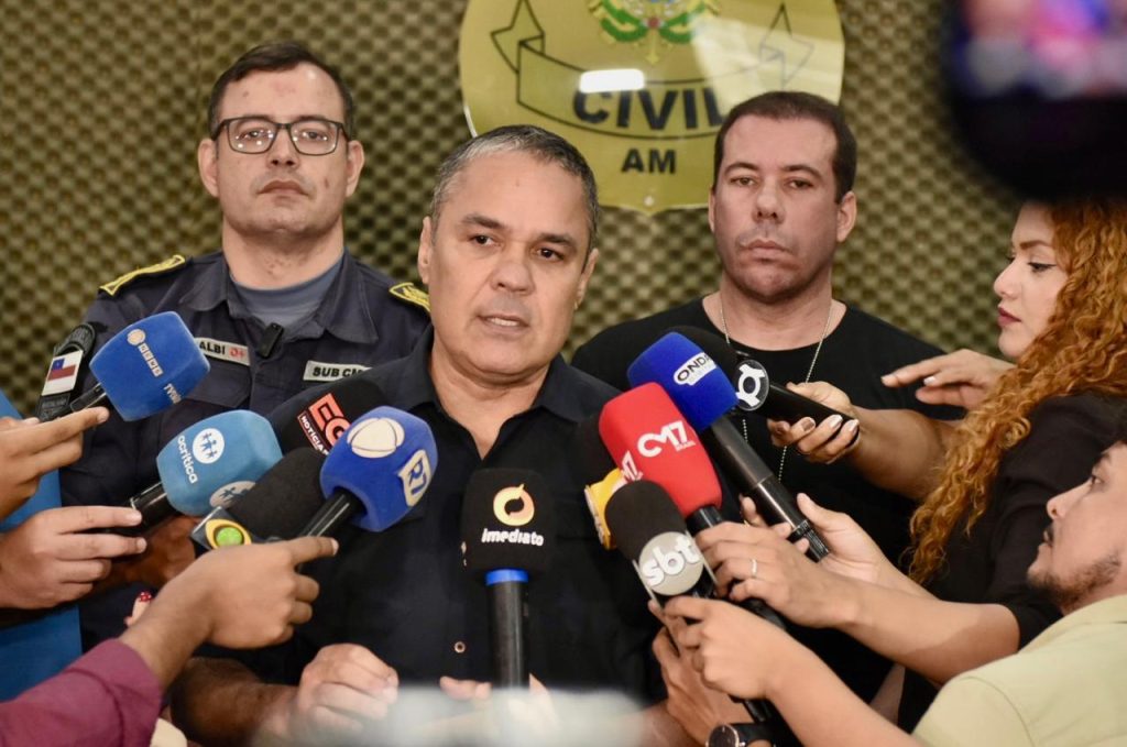 Em Anori, PC-AM e PMAM prendem dupla e apreendem cerca de uma tonelada de drogas avaliadas em R$ 10 milhões 8 PC AM SECRETARIO DA SSP AM CORONEL VINICIUS ALMEIDA FOTO ERLON RODRIGUES 1024x679 1