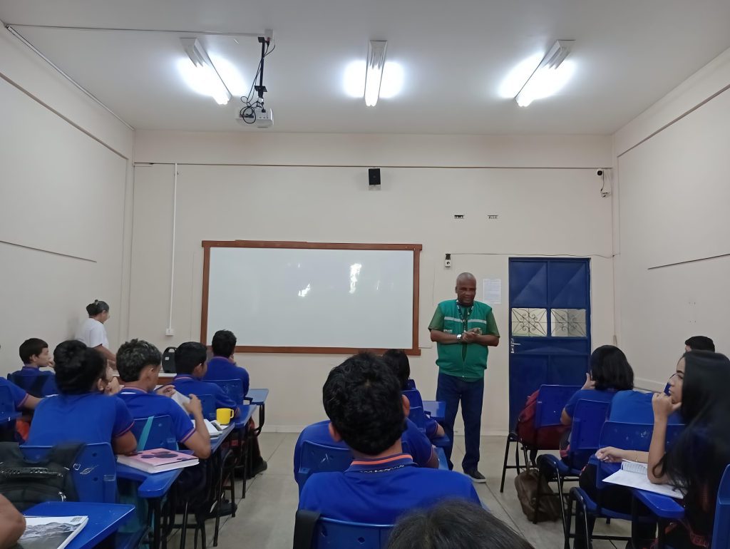 Ipaam promove ação educativa em escolas de Parintins sobre prevenção às queimadas e desmatamento 2 Palestra do Ipaam na Escola Estadual Tomaszinho Meirelles Foto 2 10 03 2025 1024x770 1