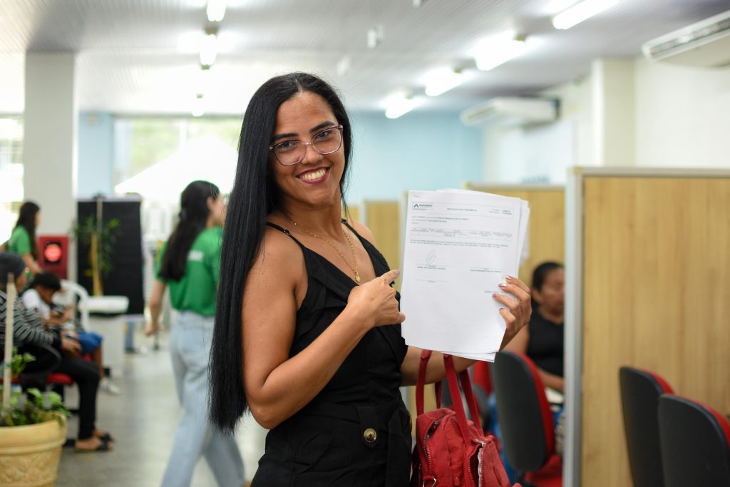 Procon-AM atende mais de 200 consumidores no primeiro dia do Feirão Limpa Nome e realiza mais de 100 acordos 2 Procon AM Consumidora NAilza Miranda 1024x683 1