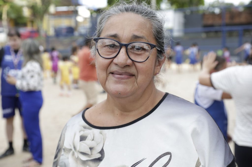 Moradores da zona centro-sul destacam benefícios dos projetos socioesportivos do Governo do Amazonas 5 ROSAURA COELHO PERSONAGEM ALEX PAZUELLO SECOM 1024x682 1