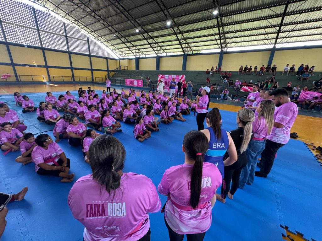 Em Maués, Sedel realiza edição inédita do Curso de Defesa Pessoal Feminina 2 SEDEL Participantes do Curso de Defesa Pessoal Feminina no Ginasio Deodato FOTO Divulgacao Sedel 1024x768 1