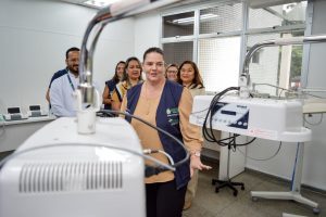 SES AM ENTREGA EQUIPAMENTOS MATERNIDADE AZILDA MARREIRO FOTO EVANDRO SEIXAS 6 300x200 1