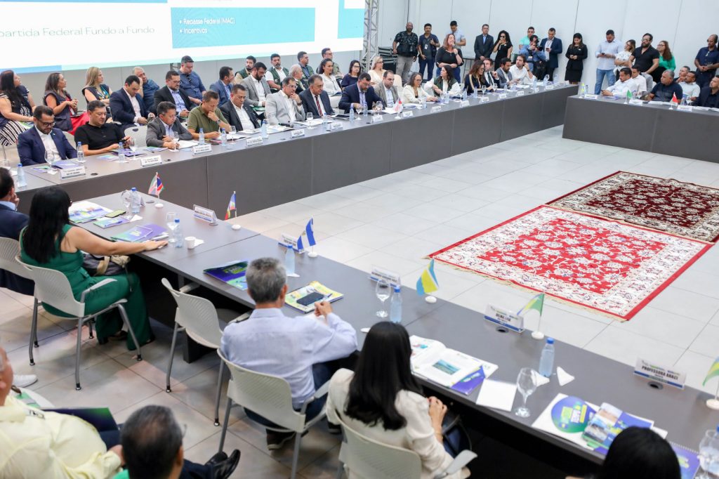 Governo do Amazonas começa a repassar recursos da repactuação da saúde junto aos municípios do interior 3 Saude Amazonas Interior Alex Pazuello 01 1024x682 1