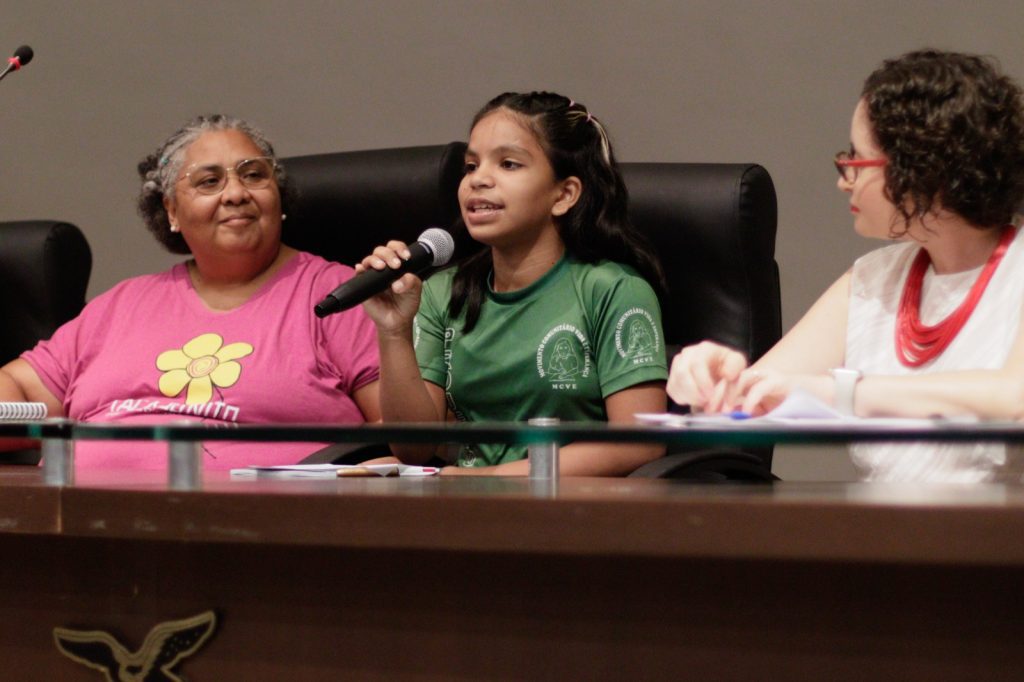 Caravana de direitos infantojuvenis: Governo do Amazonas participa de evento nacional para formulação de políticas públicas 7 Sejusc Jamili Vitoria Assuncao ao centro Fotos Ygson Franca 4 1024x682 1