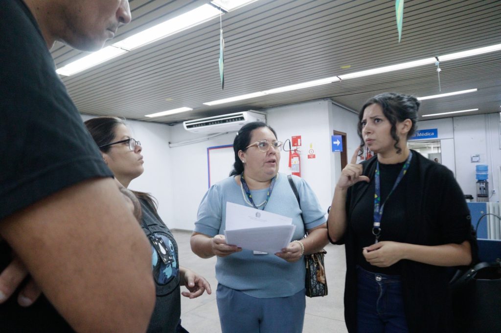 Governo do Amazonas disponibiliza serviço de intérpretes de Libras de forma gratuita para a população 2 Sejusc Servico de interprete de Libras Fotos Ygson Franca 1 1024x682 1