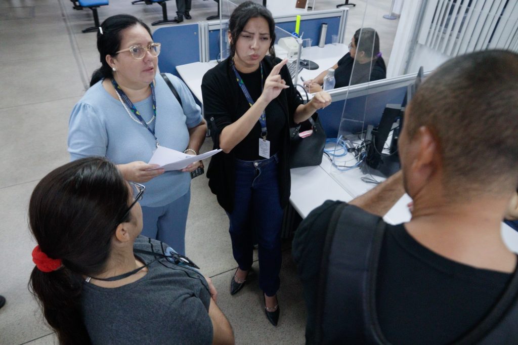 Governo do Amazonas disponibiliza serviço de intérpretes de Libras de forma gratuita para a população 5 Sejusc Servico de interprete de Libras Fotos Ygson Franca 4 1024x682 1