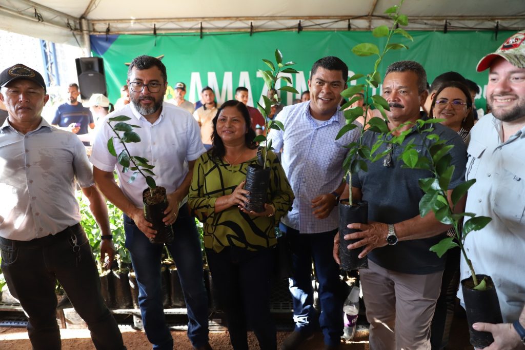 Sepror fomenta agricultura e aquicultura com entregas de mudas, sementes e alevinos 3 Sepror Fomento Agro Wilson Lima Daniel Borges foto Emerson Martins 1 1024x682 1