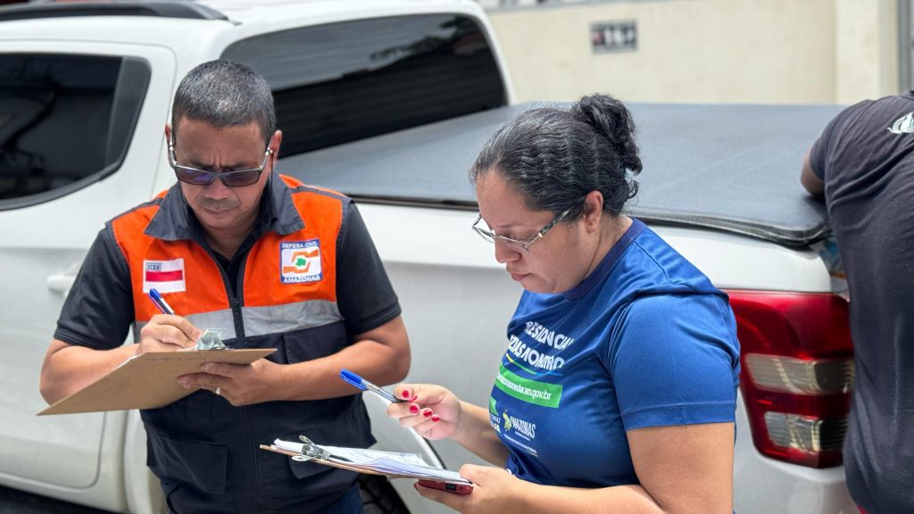 Governo do Amazonas atende famílias afetadas pelas fortes chuvas na Comunidade Fazendinha 3 Suhab.03 20.03.2025 Atendimento a768 s fami769 lias da comunidade Fazendinha. 1024x576 1