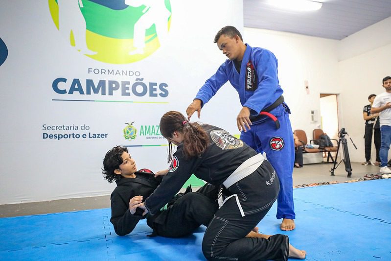 Em dois anos, projeto ‘Formando Campeões’ do Governo do Amazonas alcança mais de 1 mil atletas em 117 mil aulas 5 TREINO JIU JITSU ANTONIO LIMA SECOM