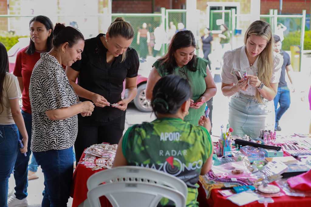 Governo do Amazonas promove bazar das empreendedoras do Prosamin+ 2 UGPE BAZAR DE NATAL PROSAMIN FOTO TIAGO CORRE770 A UGPE 05 1 1024x683 1