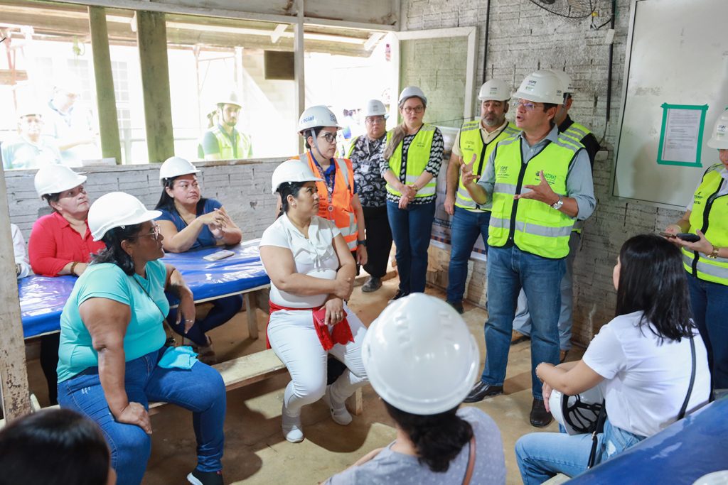 Famílias beneficiadas pelo Prosamin+ visitam obras do Residencial Maués, onde irão residir 3 UGPE VISITA HABITACIONAL FOTO TIAGO CORREA 04 1024x683 1