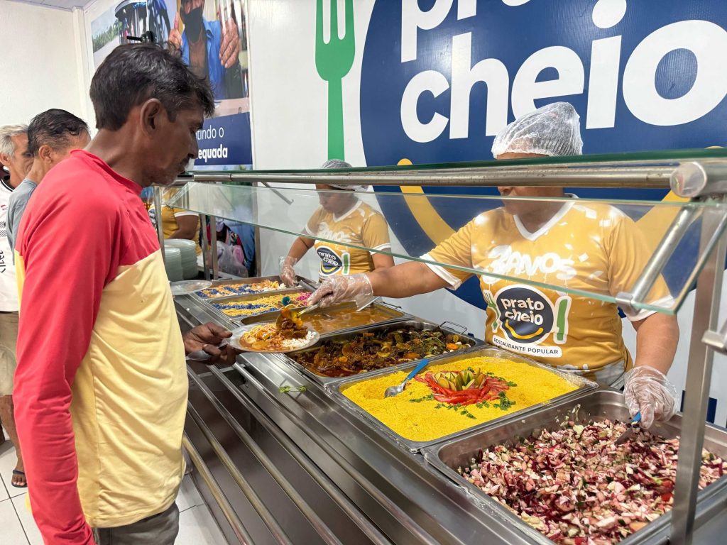Primeira unidade inaugurada no interior, Prato Cheio de Manacapuru transforma vidas e garante segurança alimentar à população 2 prato cheio manacapuru foto kerolyn leigue 1 1024x768 1