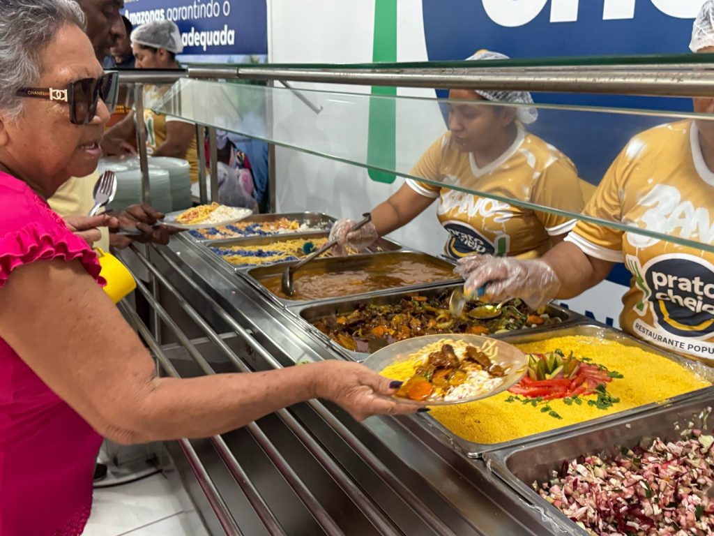 Primeira unidade inaugurada no interior, Prato Cheio de Manacapuru transforma vidas e garante segurança alimentar à população 7 prato cheio manacapuru foto kerolyn leigue4 1024x768 1