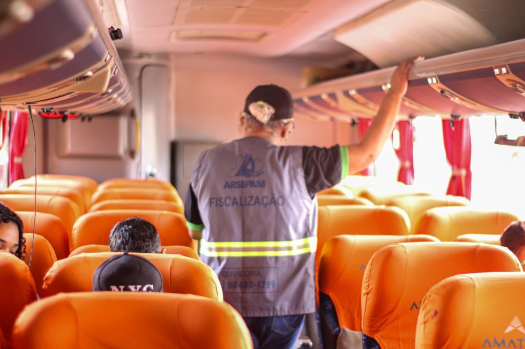 Mais de 33 mil passageiros devem utilizar os transportes intermunicipais durante a Semana Santa no Amazonas 3 ARSEPAM 1 Fiscalizacao no transporte rodoviario intermunicipal 25 04 2025 1024x682 1