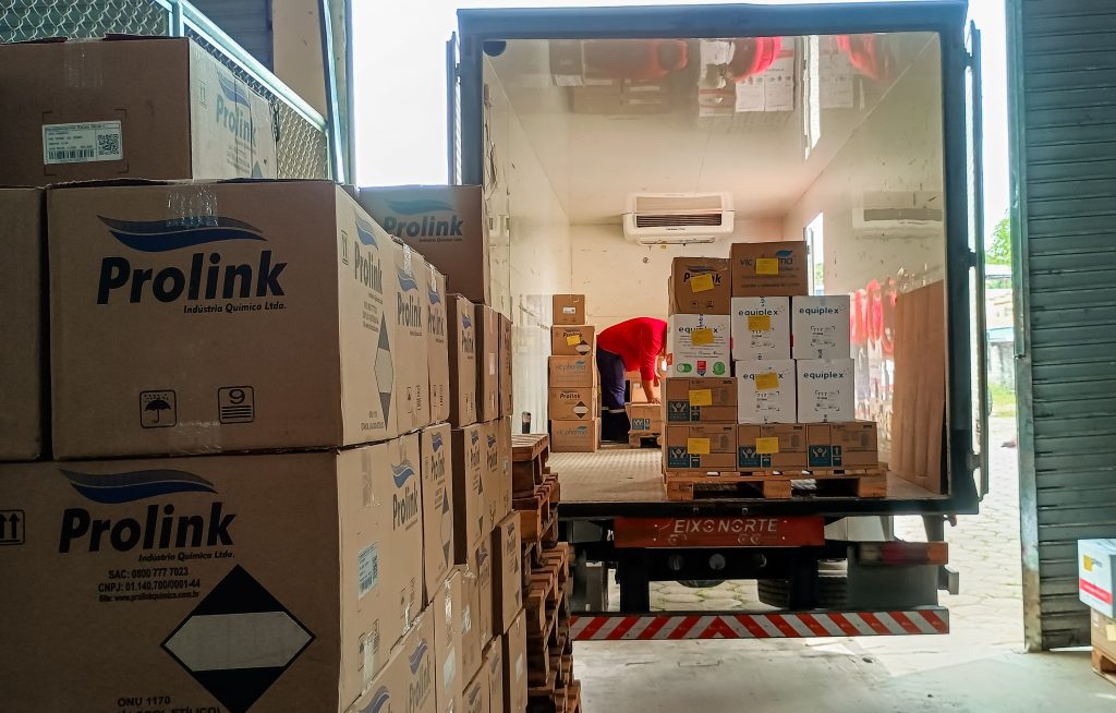 Operação Cheia 2025: Governo do Amazonas inicia envio de kits de medicamentos para municípios afetados 2 ARTHUR CASTRO SECOM 2 1 1024x654 1