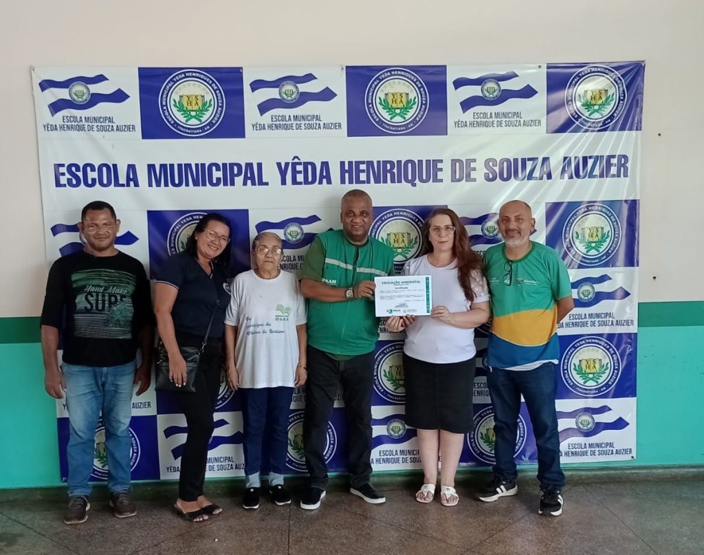 Campanha educativa do Ipaam em Itacoatiara orienta mais de 580 alunos sobre riscos das queimadas 5 Certificado entregue pela palestra Foto 4 24 04 2025 1024x807 1