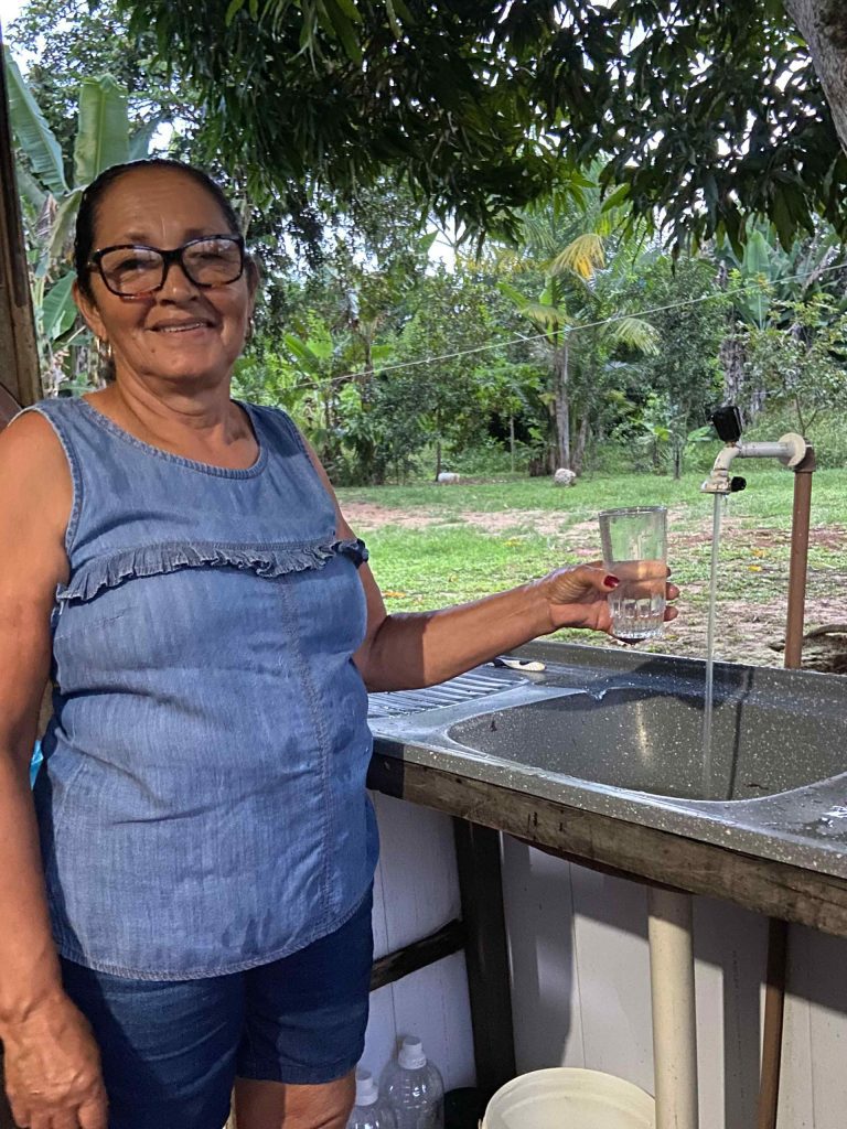 Cosama realiza manutenção operacional preventiva no sistema de abastecimento de água de Eirunepé 9 Cosama 5 Agencia local em Eirunepe moradora Raimunda nonata menezes Vasconcelos Reproducao Cosama 768x1024 1