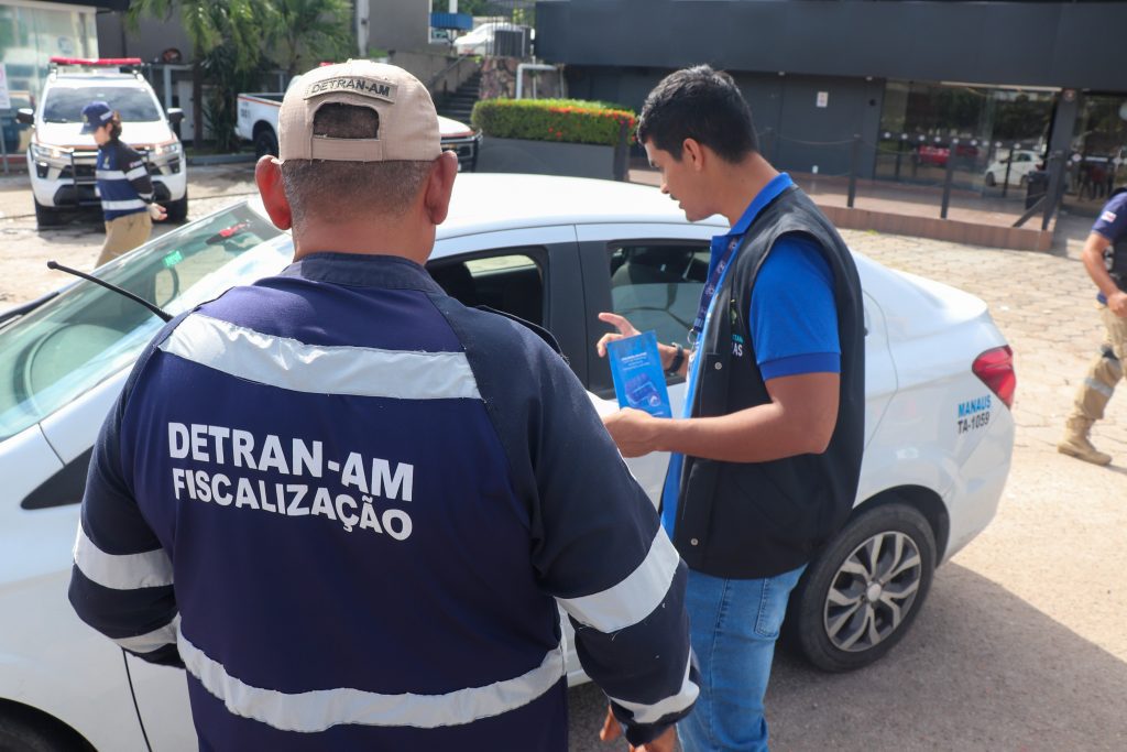 Detran-AM e Ipem-AM promovem ação conjunta e fiscalizam veículos com gás natural 5 Detran Ipem GNV 1024x683 1