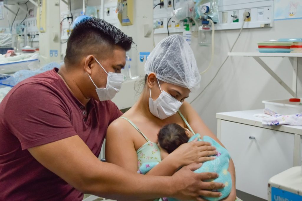 Após dois meses de internação, bebê indígena que fez transfusão intrauterina na maternidade do Estado recebe alta 3 EVANDRO SEIXAS SES AM 1024x681 1