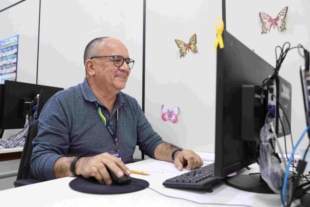 Governo do Amazonas realiza pagamento da 3ª parcela do Fundef nesta terça-feira 3 Educacao Fundef Servidor Raimundo Freitas Foto Euzivaldo Queiroz 1024x683 1