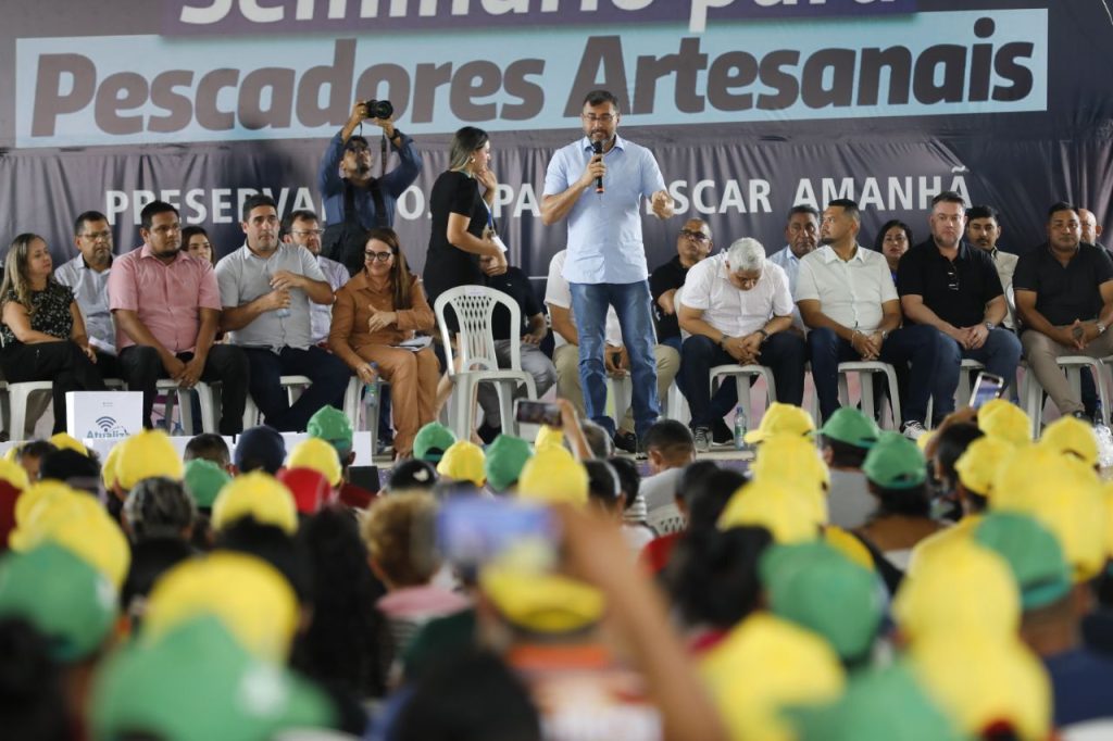 Representantes do setor pesqueiro do interior destacam investimentos do Governo do Amazonas 3 Entrega Kit pescadores Diego Peres Secom 2 1024x682 1
