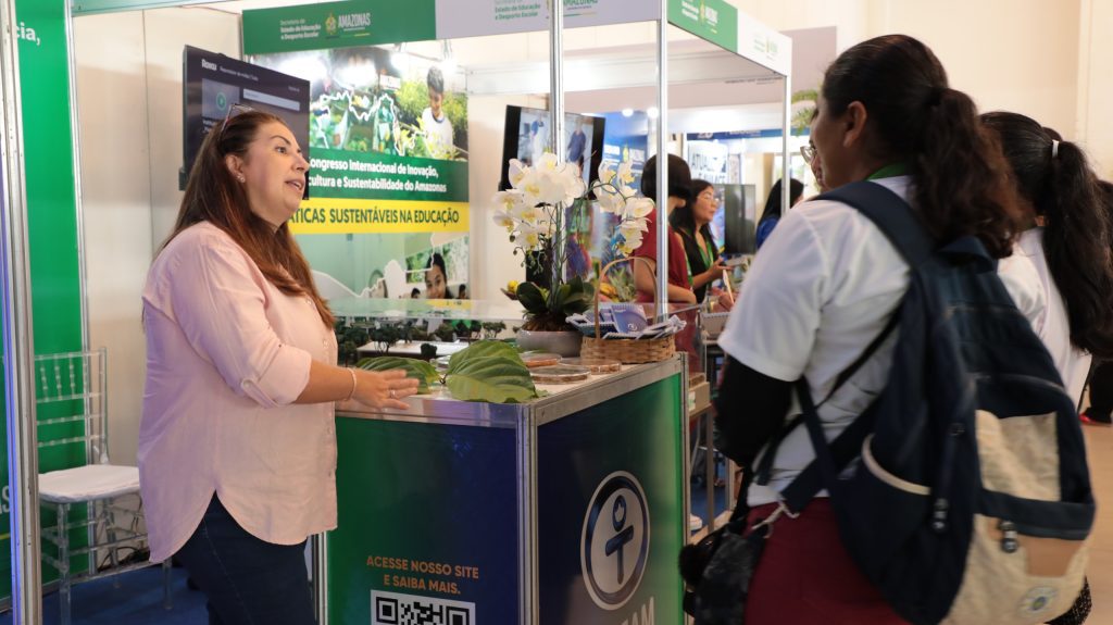 Com apoio do Governo do Amazonas, pesquisas inovadoras na área de sustentabilidade são apresentadas em congresso internacional 5 FAPEAM Pesquisadora Cheila de Lima Boijink pesquisas inovadoras na area de sustentabilidade sao apresentadas em congresso internacional FOTO AYRTON LOPES 1 1024x575 1