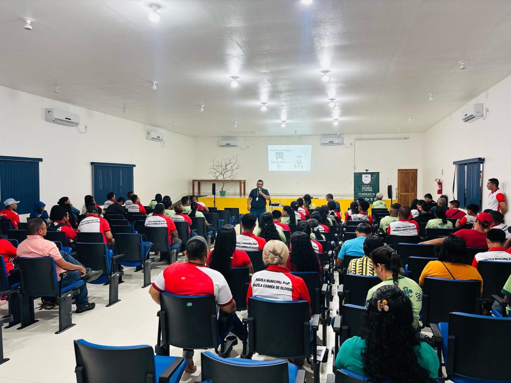 Com o apoio do Governo do Amazonas, ciclo de palestras e exposições será realizado em São Paulo de Olivença e Santo Antônio do Içá 2 Fapeam INC itinerante a Universidade que navega pelo Alto Solimoes Foto Benara Modesto de Souza 1024x768 1