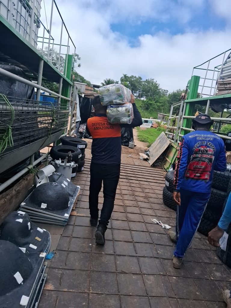Operação Cheia 2025: Ajuda humanitária do Governo do Amazonas chega ao município de Apuí 2 Foto divulgacao 2 768x1024 1