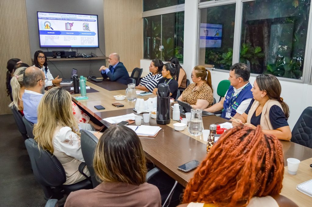 SES-AM avalia primeiros resultados de projeto de Governança Clínica, que monitora a gestão de leitos em unidades de saúde 3 Governaca Clinica Foto Evandro Seixas SES AM 1024x678 1