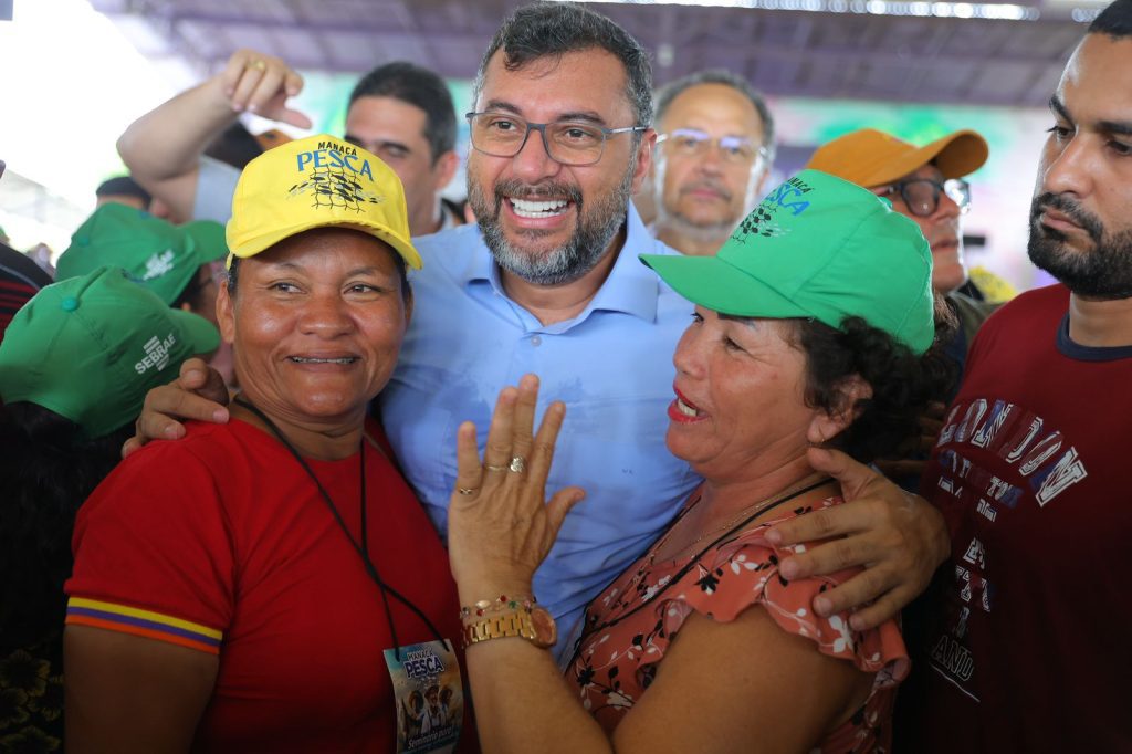 Governador Wilson Lima moderniza setor de pesca com entrega de notebooks para entidades em Manacapuru 5 Governador Wilson Lima Foto Diego Peres Secom 2 1024x682 1
