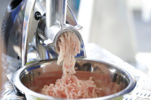Governo do Amazonas promove reaproveitamento de aparas e espinhas de peixe para producao de novos alimentos 2 Foto Arthur Castro Secom 300x200 1