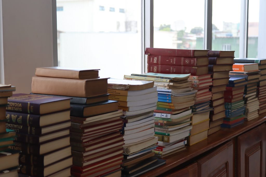 Imprensa Oficial encerra 3ª edição do projeto “Acolhendo Histórias” com mais de 1.500 livros arrecadados 3 IOA CDM LIVROS BIBLIOTECA PUBLICA FOTOS LUIZA REBELO 2 1024x683 1