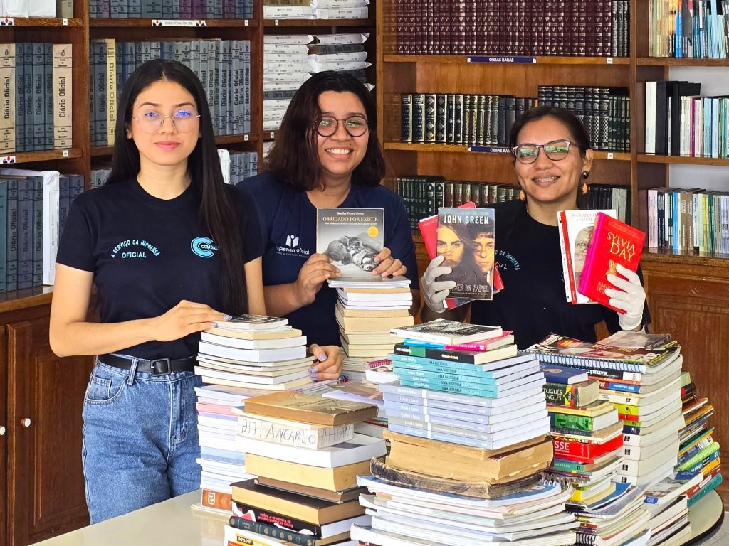 Imprensa Oficial encerra 3ª edição do projeto “Acolhendo Histórias” com mais de 1.500 livros arrecadados 7 IOA CDM LIVROS BIBLIOTECA PUBLICA FOTOS LUIZA REBELO 3 1024x768 1