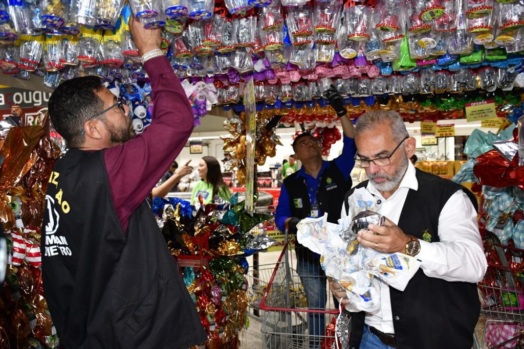 Operação Páscoa: Ipem-AM fiscaliza produtos tradicionais da Semana Santa e orienta consumidores 2 IPEM 1 4 1024x683 1