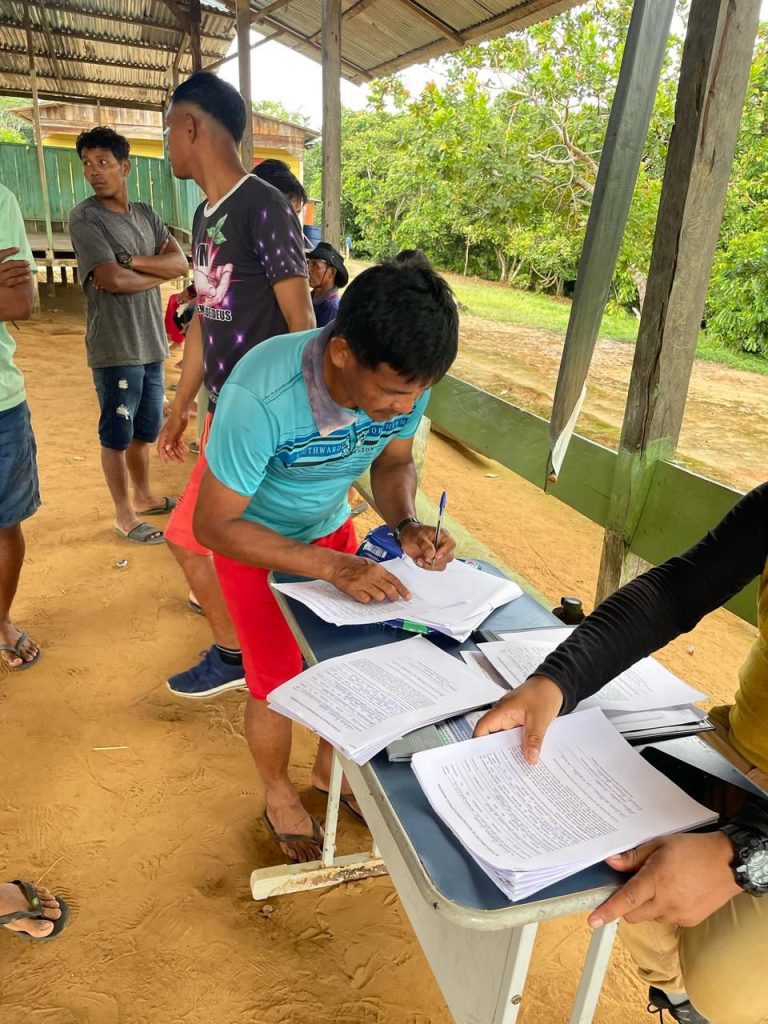 Em São Paulo de Olivença, Idam realiza emissão de 77 documentos para produtores rurais indígenas 5 Idam Emissao de documentos rurais em Sao Paulo de Olivenca manejadores de pirarucu indigenas Fotos divulgacao 1 768x1024 1