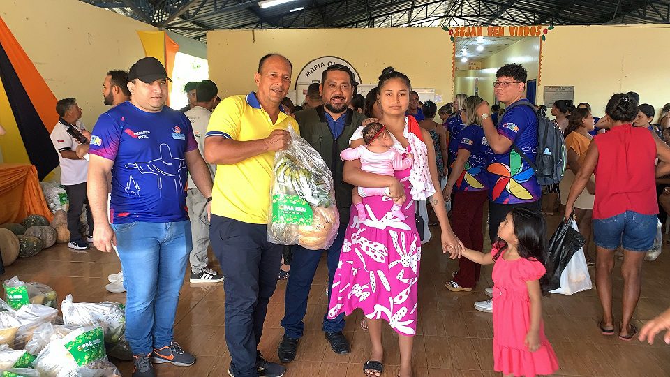 Em Coari, 15 toneladas de alimentos da agricultura familiar são entregues por meio do PAA 5 Idam Entrega de 15 toneladas de alimentos por PAA em Coari Fotos divulgacao 1