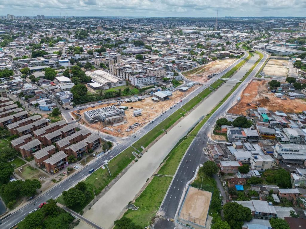 Obra do Prosamin+ garante melhorias na mobilidade urbana e moradia digna para 1,3 mil famílias do Igarapé do Quarenta 5 OBRA LIGACAO VIARIA SILVES A MAUES FOTO TIAGO CORREA UGPE 5 1024x768 1
