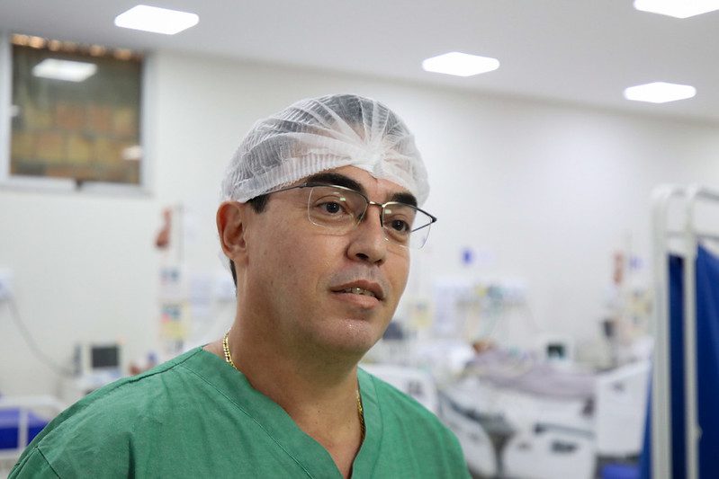 Hospital João Lúcio realiza cirurgia rara e de alta complexidade, para estabilização de coluna lombar 3 Ortopedista Gilmar Rosa Foto Arthur Castro