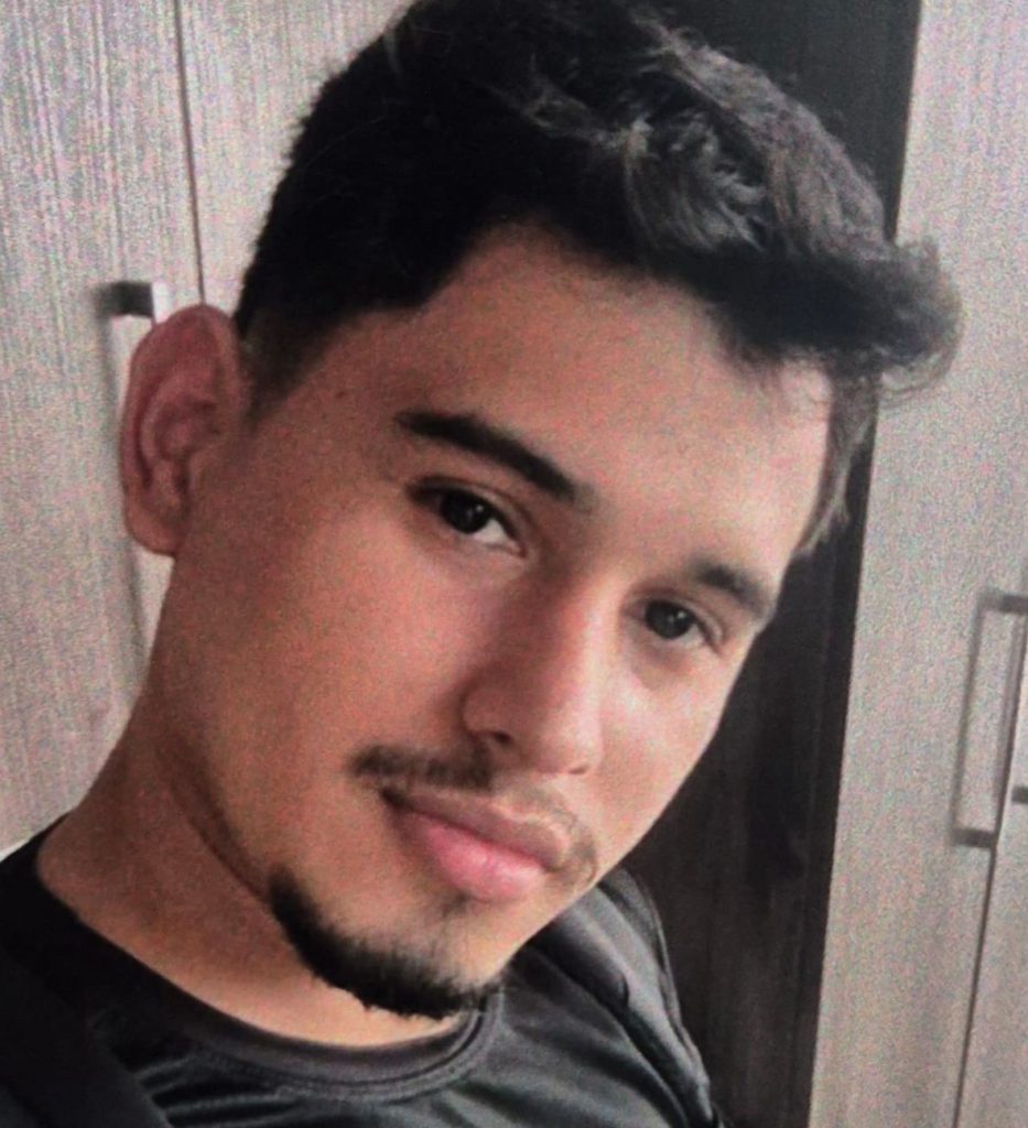 PC-AM solicita divulgação da imagem de homem que desapareceu no bairro São José Operário 2 PCAM DESAPARECIDO HENRICK SOUZA DA SILVA FOTO DIVULGACAO 933x1024 1