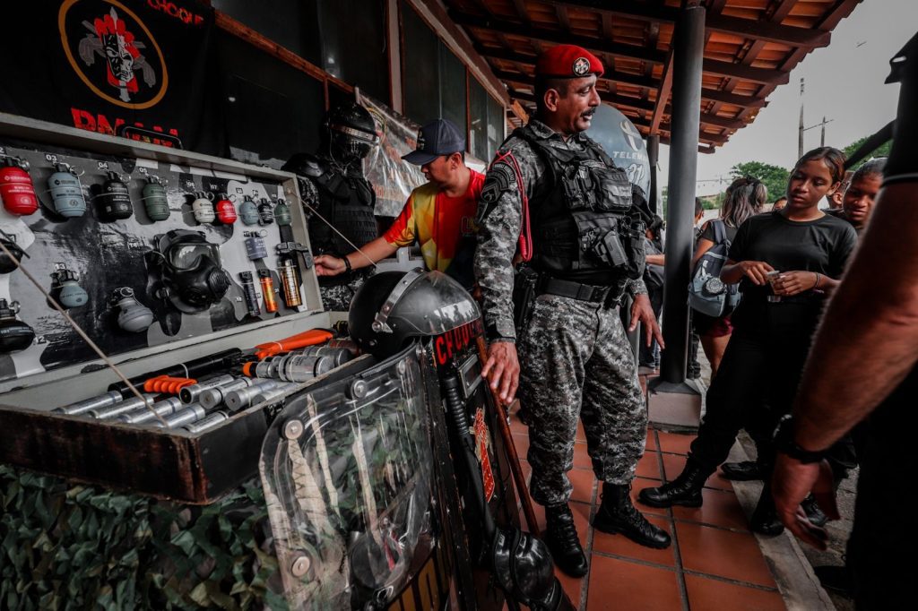 Com programação diversificada e interativa, Polícia Militar do Amazonas promove “CPE de Portas Abertas” 9 PMAM CPE PORTAS ABERTAS ARMAMENTO FOTO ARQUIVO PMAM 1024x682 1