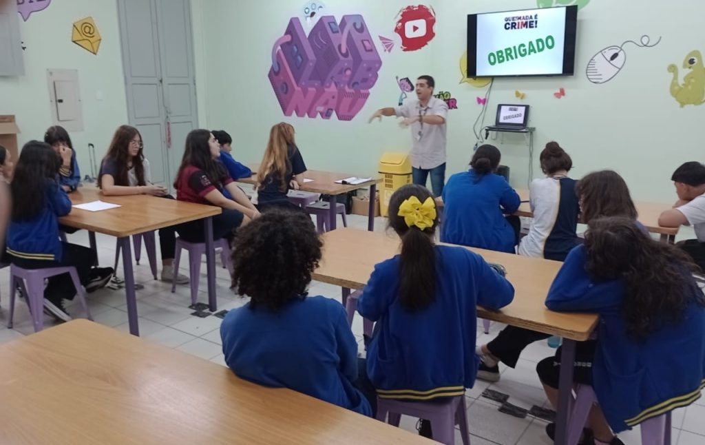 Campanha educativa do Ipaam em Itacoatiara orienta mais de 580 alunos sobre riscos das queimadas 7 Palestra de Educacao Ambiental Foto 2 24 04 2025 1024x646 1