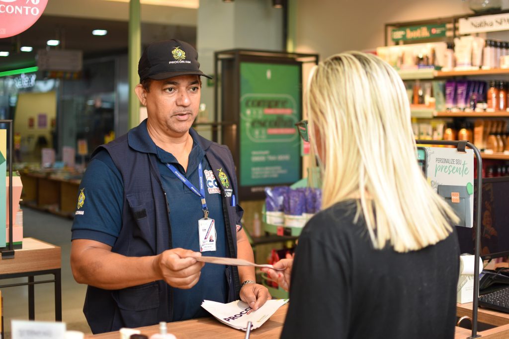 Dia da Mentira: Procon-AM alerta consumidores a não caírem nas pegadinhas de consumo 3 Procon 2 equipe fiscal 1024x683 1