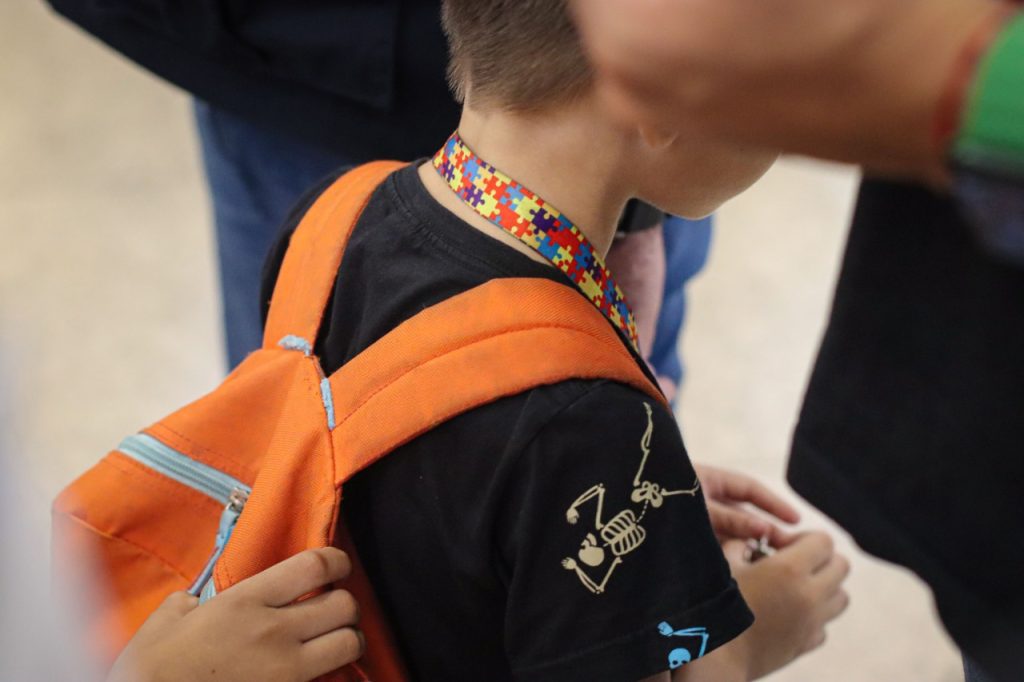 Abril Azul: Procon-AM reforça leis que asseguram direitos das pessoas com autismo 2 Procon AM 1 pessoa autismo fiscalizacao ok 1024x682 1