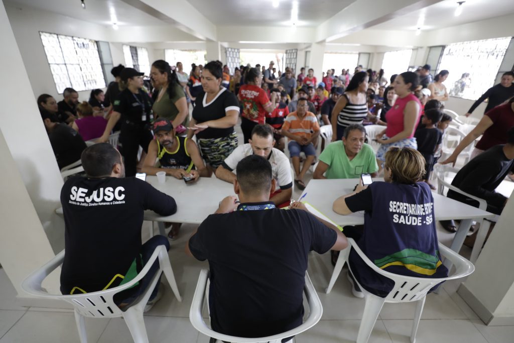 Governo do Amazonas mobiliza secretarias para apoiar famílias atingidas pelas fortes chuvas 7 SECOM ACAO INTEGRADA FOTOS ALEX PAZUELLO 10 1024x683 1