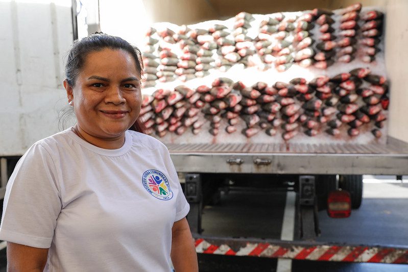 Instituições sociais destacam apoio do Governo do Amazonas com as doações de pescado na Semana Santa 9 SECOM Doacao de Pescado Semana Santa Presidente Instituto Nossa Comunidade Ativa Lilia Cordeiro FOTOS Alex Pazuello