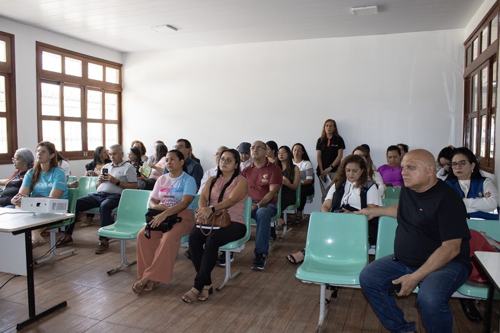 Governo apoia projeto-piloto de enfrentamento à pobreza multidimensional em Presidente Figueiredo 3 SEDURB GOVERNO E UNICEF ENFRENTAMENTO A POBREZA FOTO GABRIELLE CHAGAS 03 1024x682 1